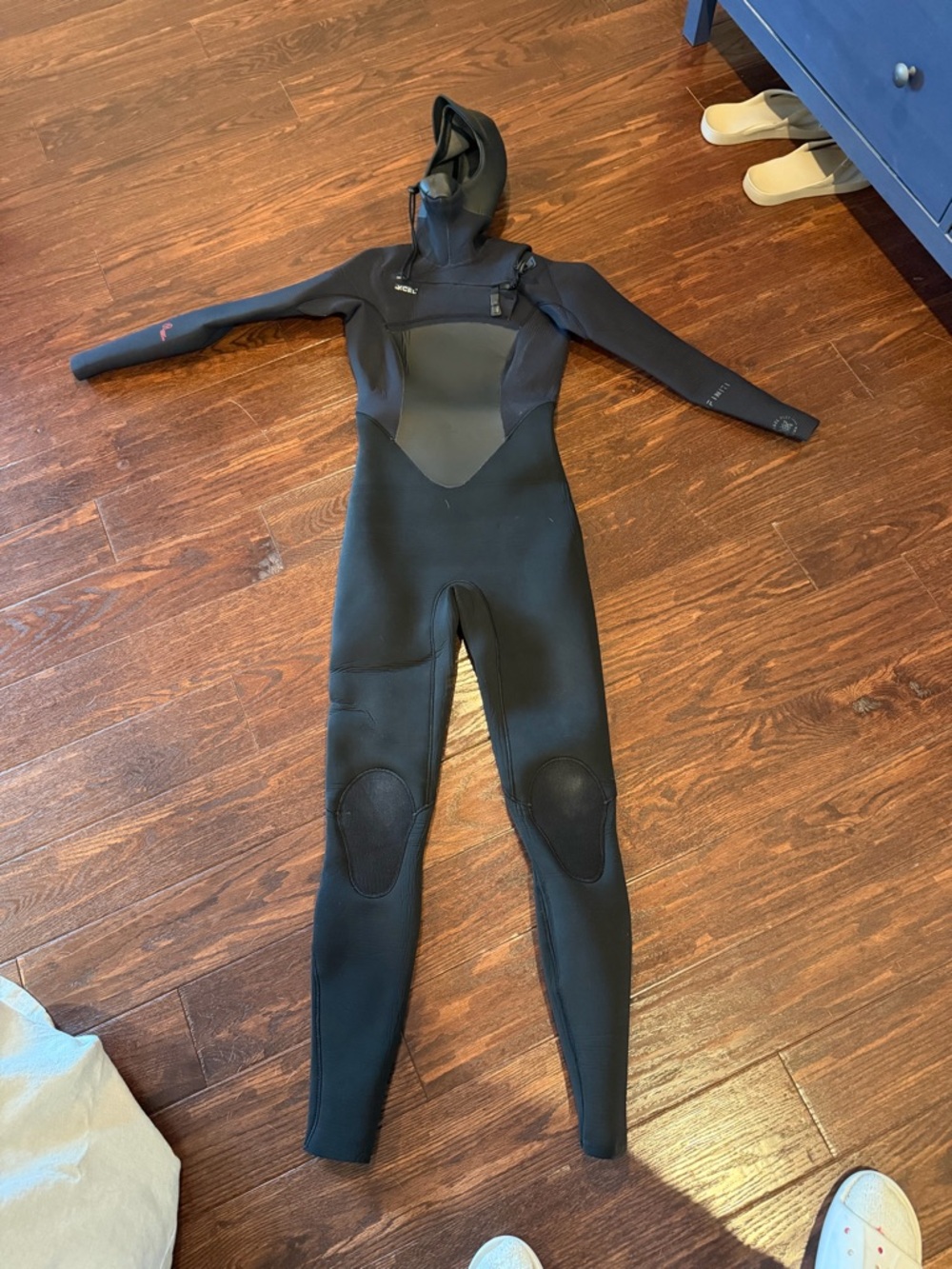 XCEL 6T Women's Infiniti 5/4 Hooded Fullsuit - Picture 3 of 8